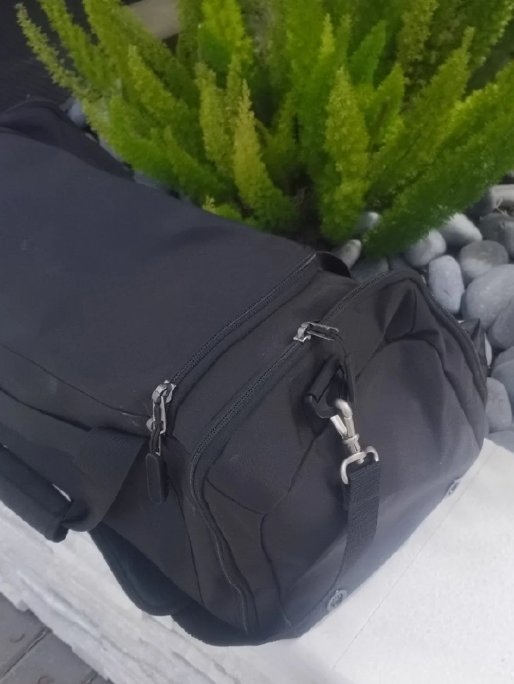 Classic Black Men's Duffel Bag with Multiple Pockets